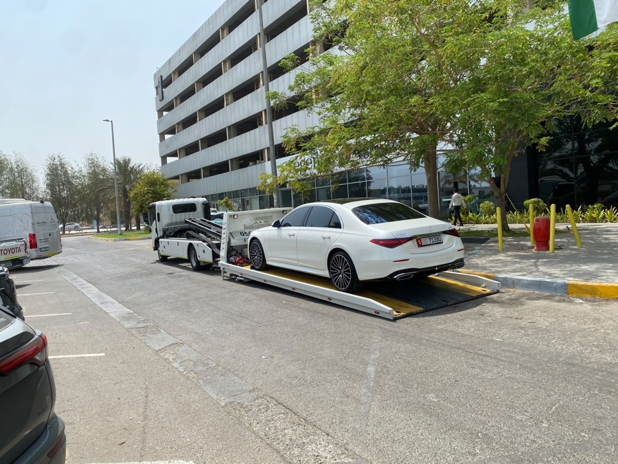 Recovery flatbed truck carrying a Mercedes S-Class