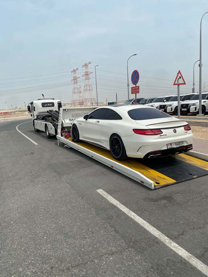 Recovery flatbed truck carrying a Mercedes S63 AMG